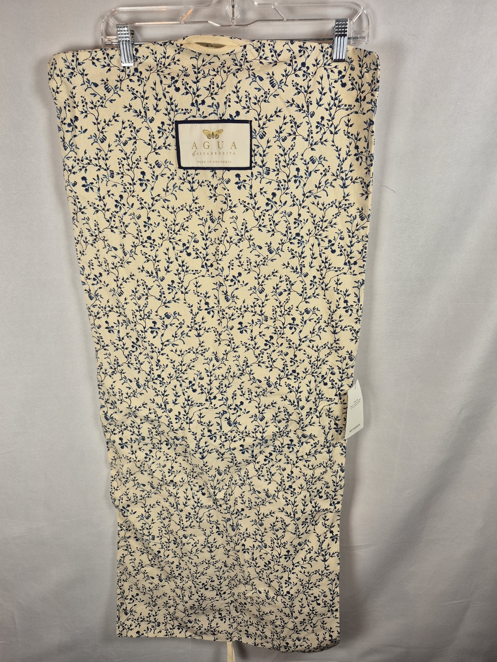 Agua by Agua Bendita Cream and Navy Floral Travel Bag NWT